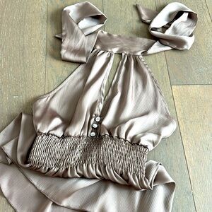 Halter top blouse with three glass buttons